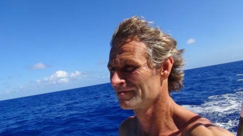 Bernard Stamm sur Cheminees Poujoulat - 2012 Vendee Globe ©  Globe Surfer